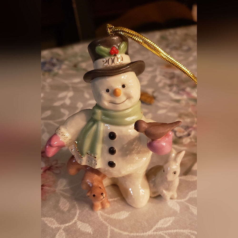 LENOX ANNUAL SNOWMAN 2000.